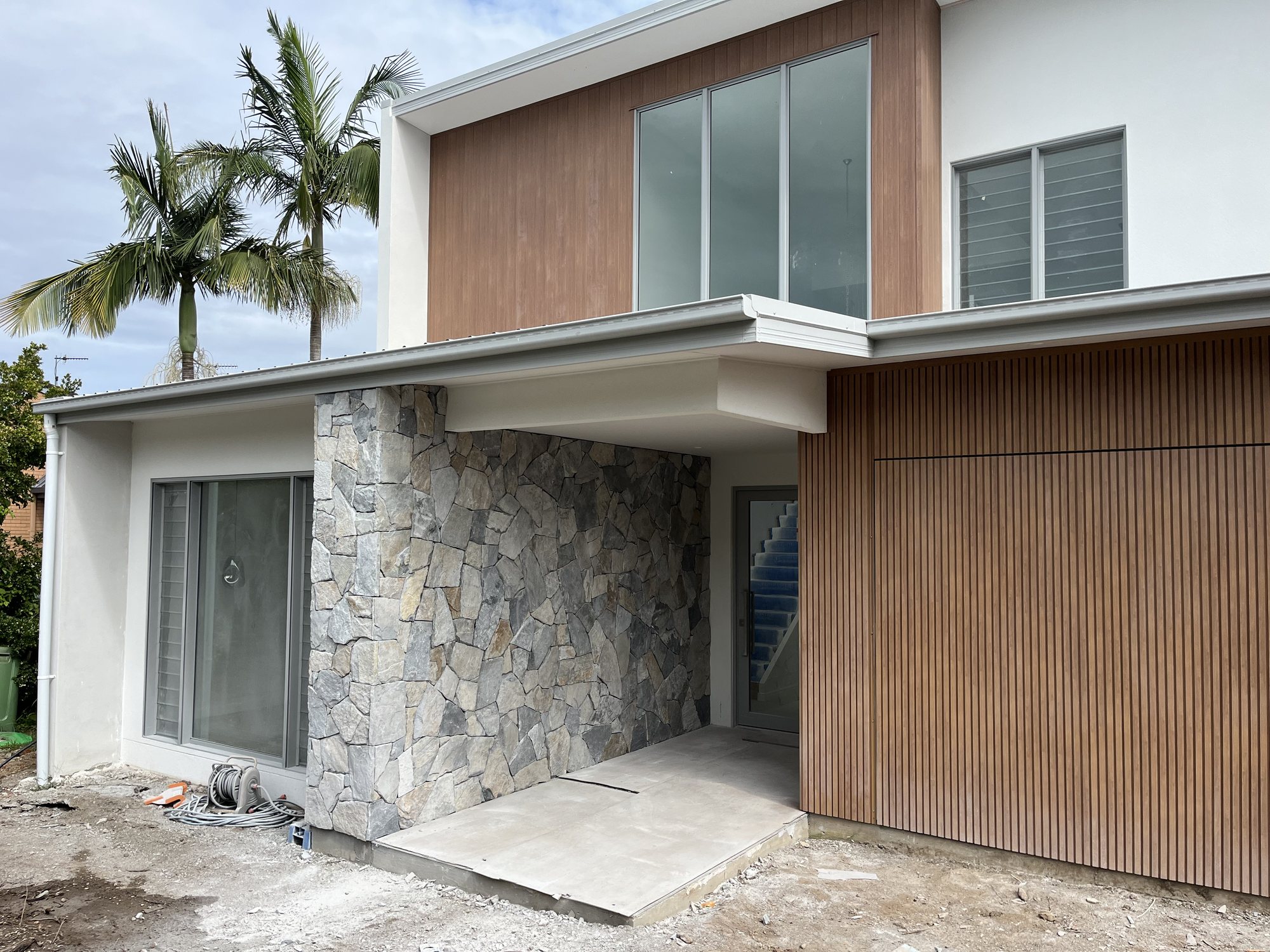 Natural stone cladding on the entry wall of a modern home - Sunshine Coast
