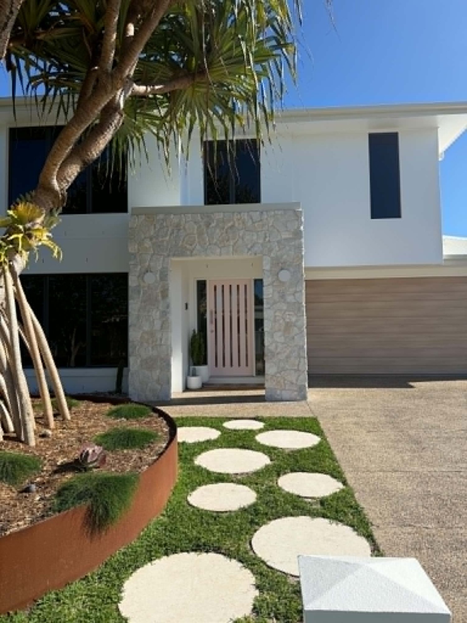 Natural stone clad front entry on coastal home – Stone Cladding Sunshine Coast Natural stone clad front entry on coastal home - Stone Cladding Sunshine Coast